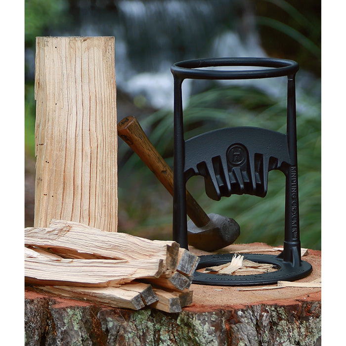 KINDLING CRACKER + MOKER/VUISTHAMER